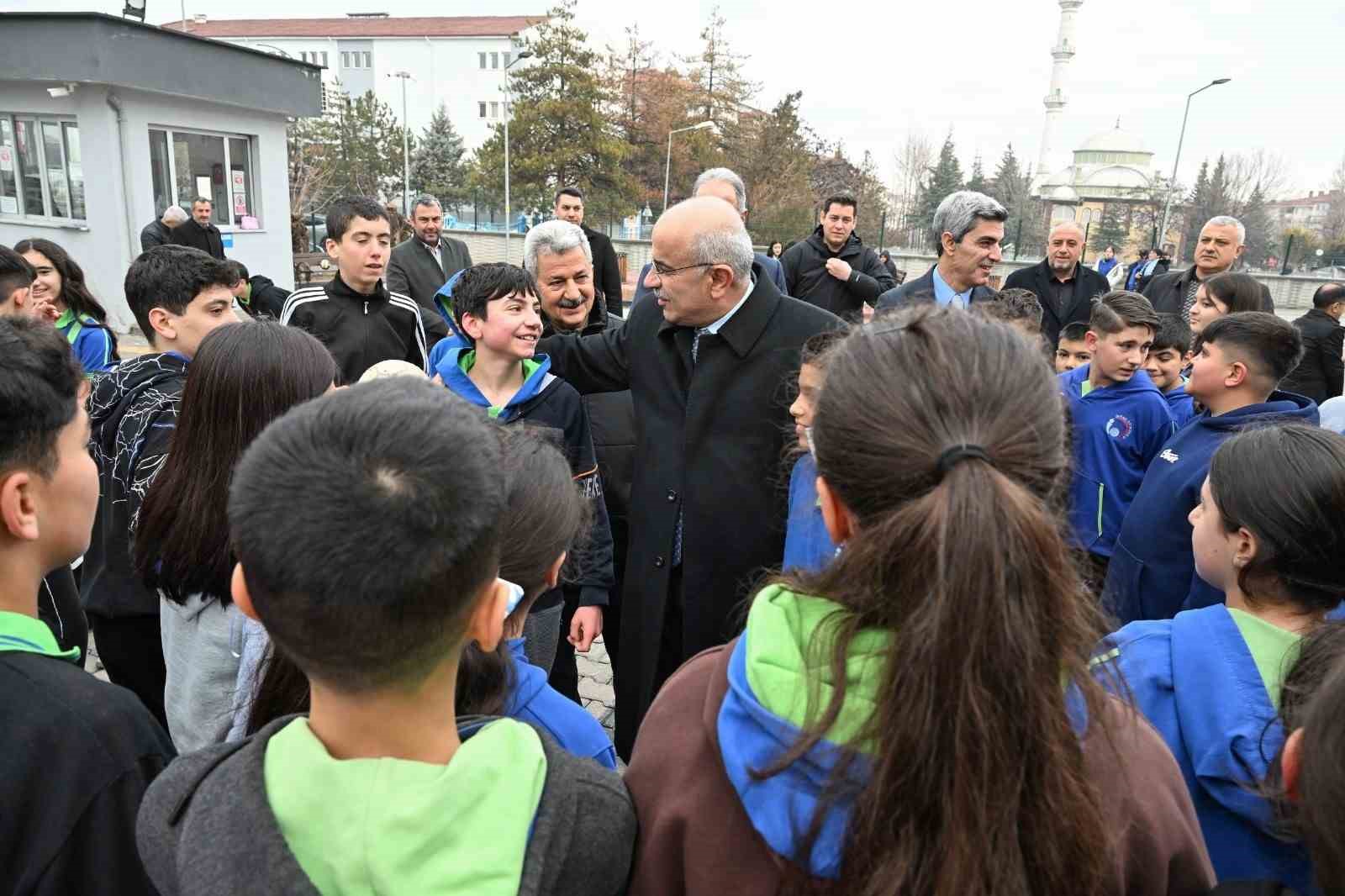 Başkan Er, İnönü Ortaokulu’na konuk oldu
