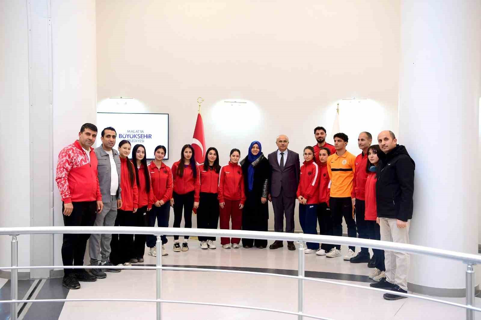 Başkan Er: "Malatya’nın her yerinde spor tesisi olacak"
