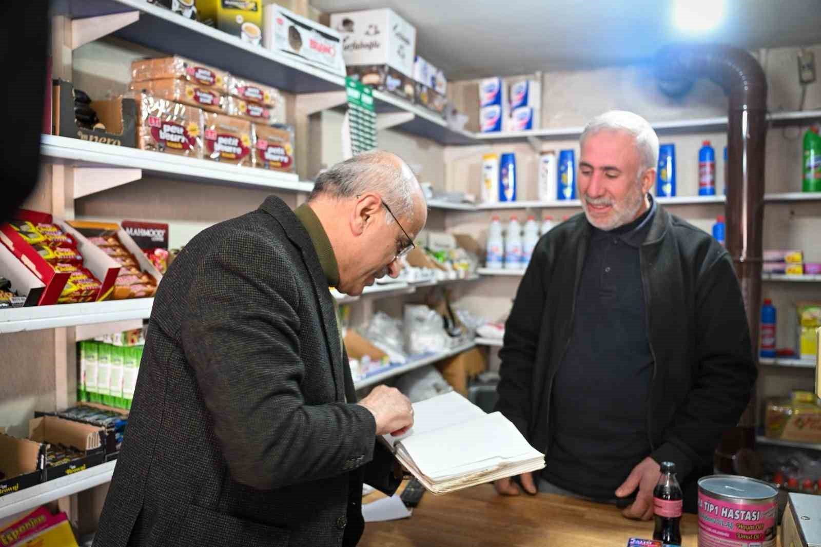 Başkan Er, vatandaşların mahalle bakkallarına ve fırınlarına olan borçlarını kapattı
