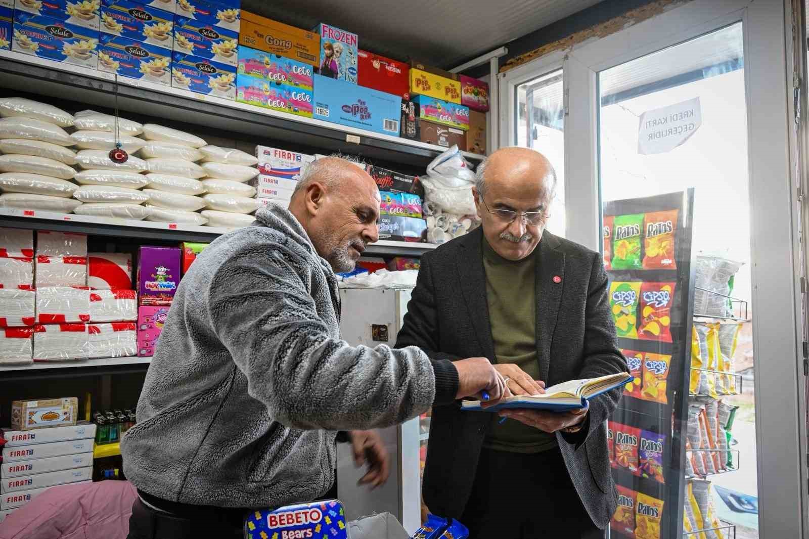 Başkan Er, vatandaşların mahalle bakkallarına ve fırınlarına olan borçlarını kapattı
