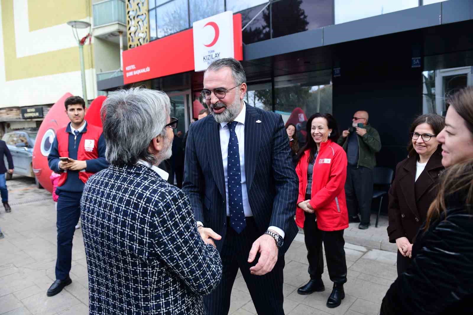 Başkan Erol’dan anlamlı hareket: "Bir ünite kan, bir hayat"
Başkan Erol’dan anlamlı hareket: "Bir ünite kan, bir hayat"