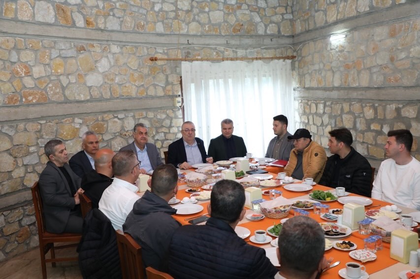 Başkan Ertaş, belediye ekibiyle çalışmaları değerlendirdi
