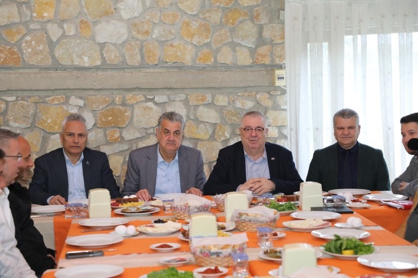 Başkan Ertaş, belediye ekibiyle çalışmaları değerlendirdi
