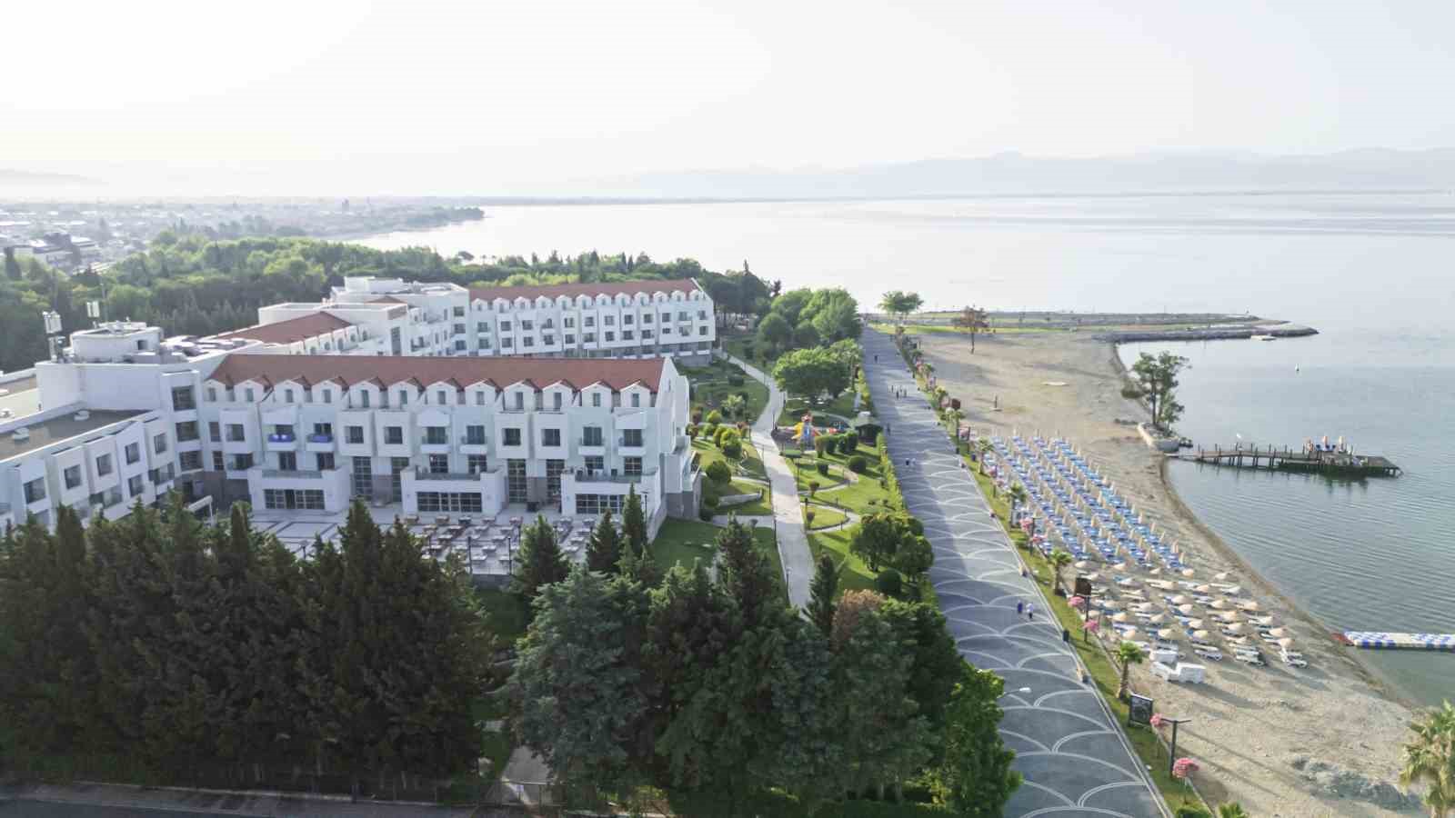 Başkan Ertaş "Otellerimizde ciddi bir doluluk var"
Başkan Ertaş "Otellerimizde ciddi bir doluluk var"