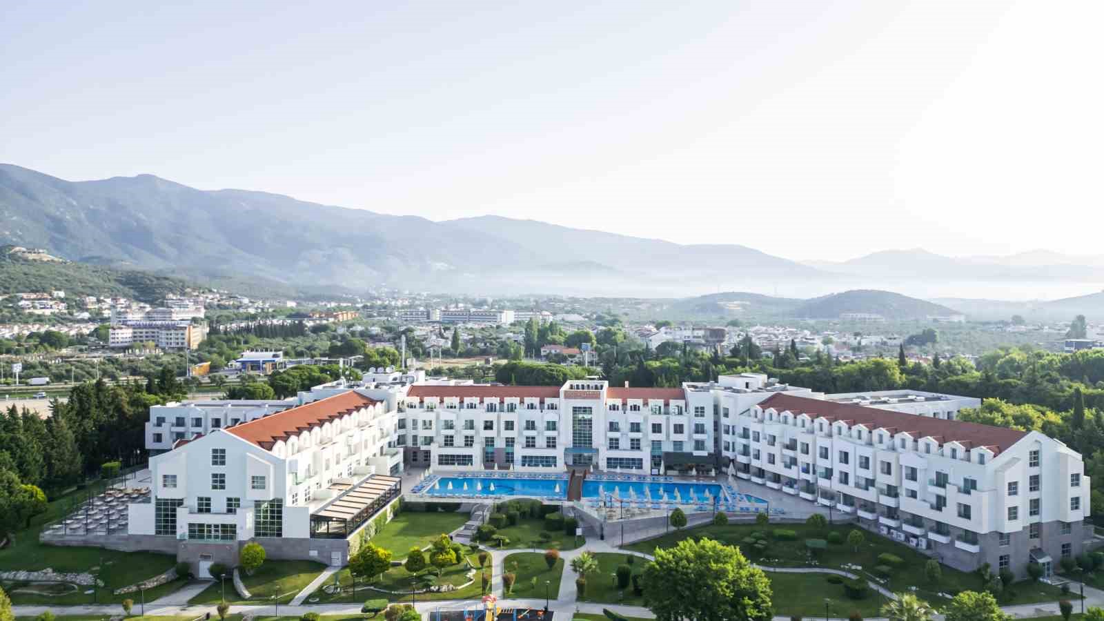 Başkan Ertaş "Otellerimizde ciddi bir doluluk var"
Başkan Ertaş "Otellerimizde ciddi bir doluluk var"