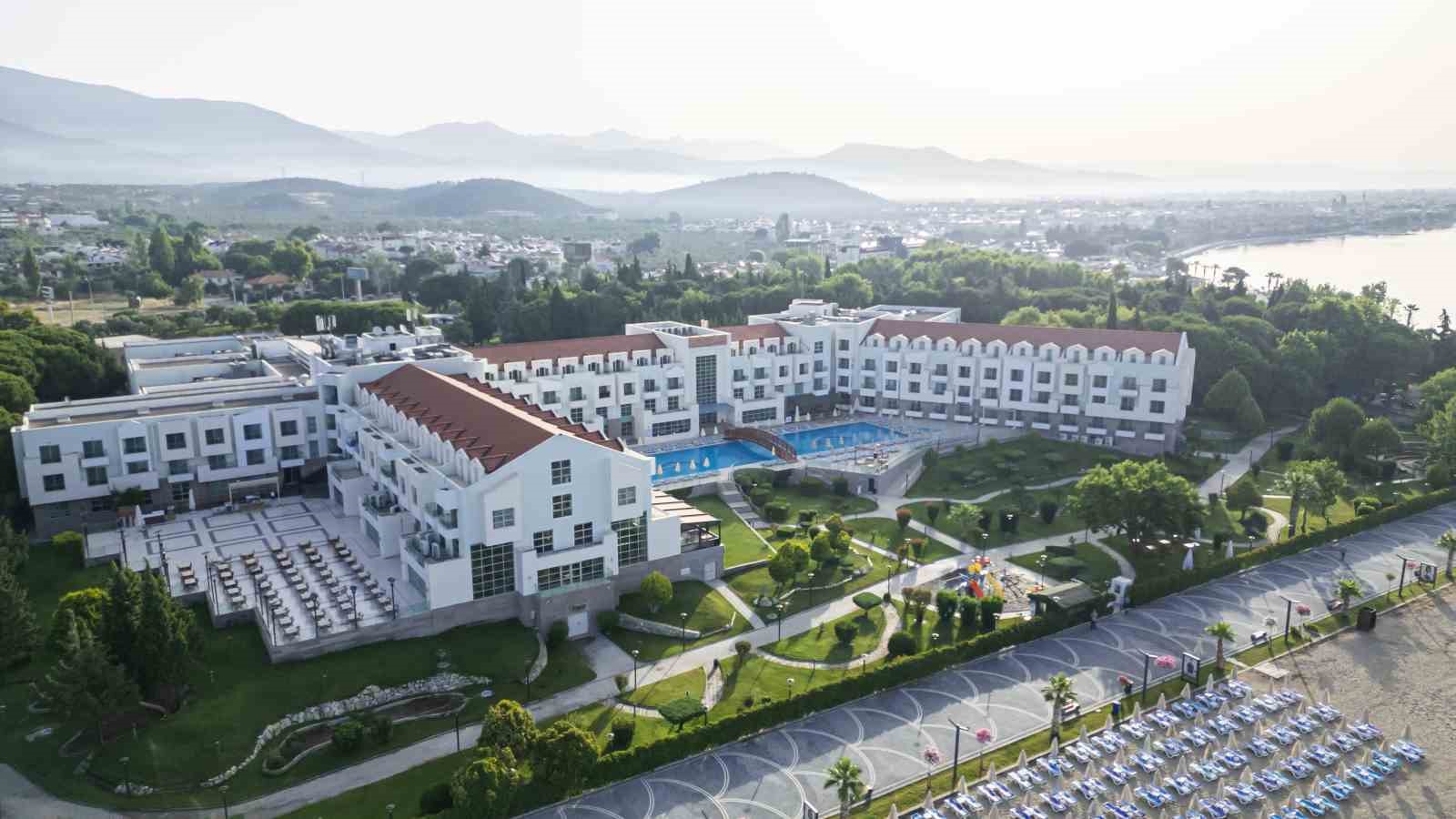 Başkan Ertaş "Otellerimizde ciddi bir doluluk var"
Başkan Ertaş "Otellerimizde ciddi bir doluluk var"