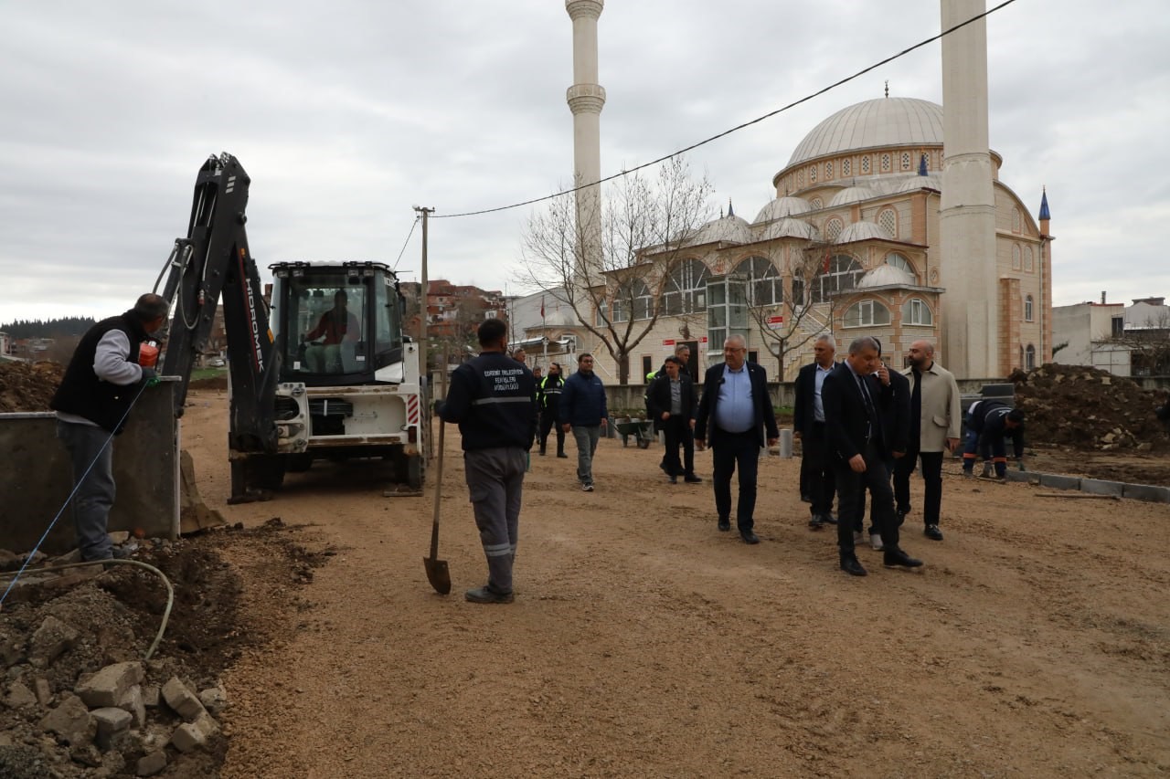 Başkan Ertaş sahaya indi; Edremit’te yol atağı

