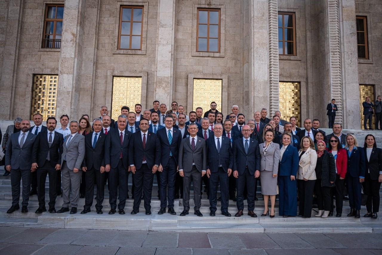 Başkan Ertaş ve Edremit heyeti CHP Lideri Özgür Özel ile buluştu
Başkan Ertaş ve Edremit heyeti CHP Lideri Özgür Özel ile buluştu
