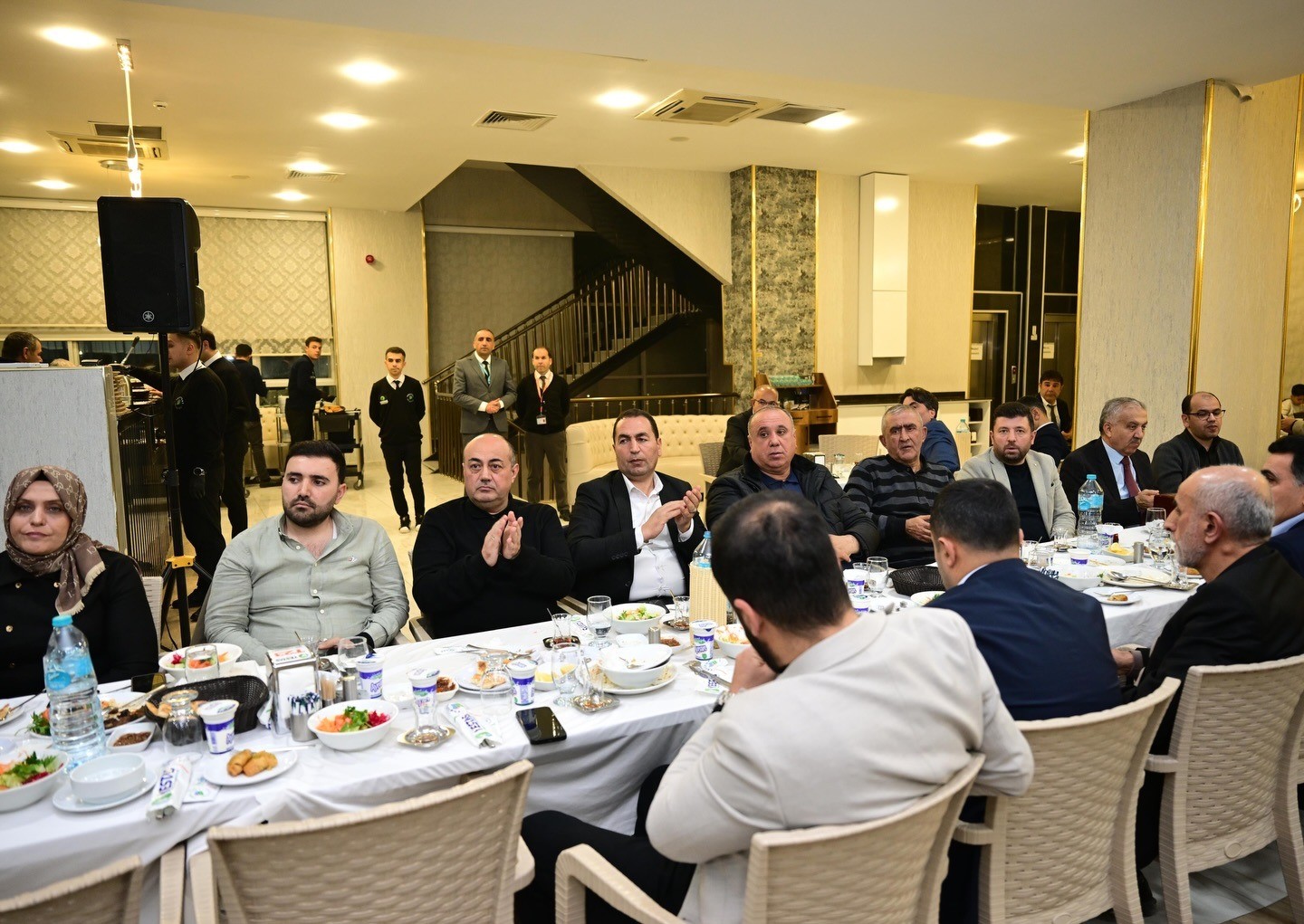 Başkan Geçit, belediye meclis üyeleriyle ‘vefa’ iftarında buluştu
Başkan Geçit, belediye meclis üyeleriyle ‘vefa’ iftarında buluştu