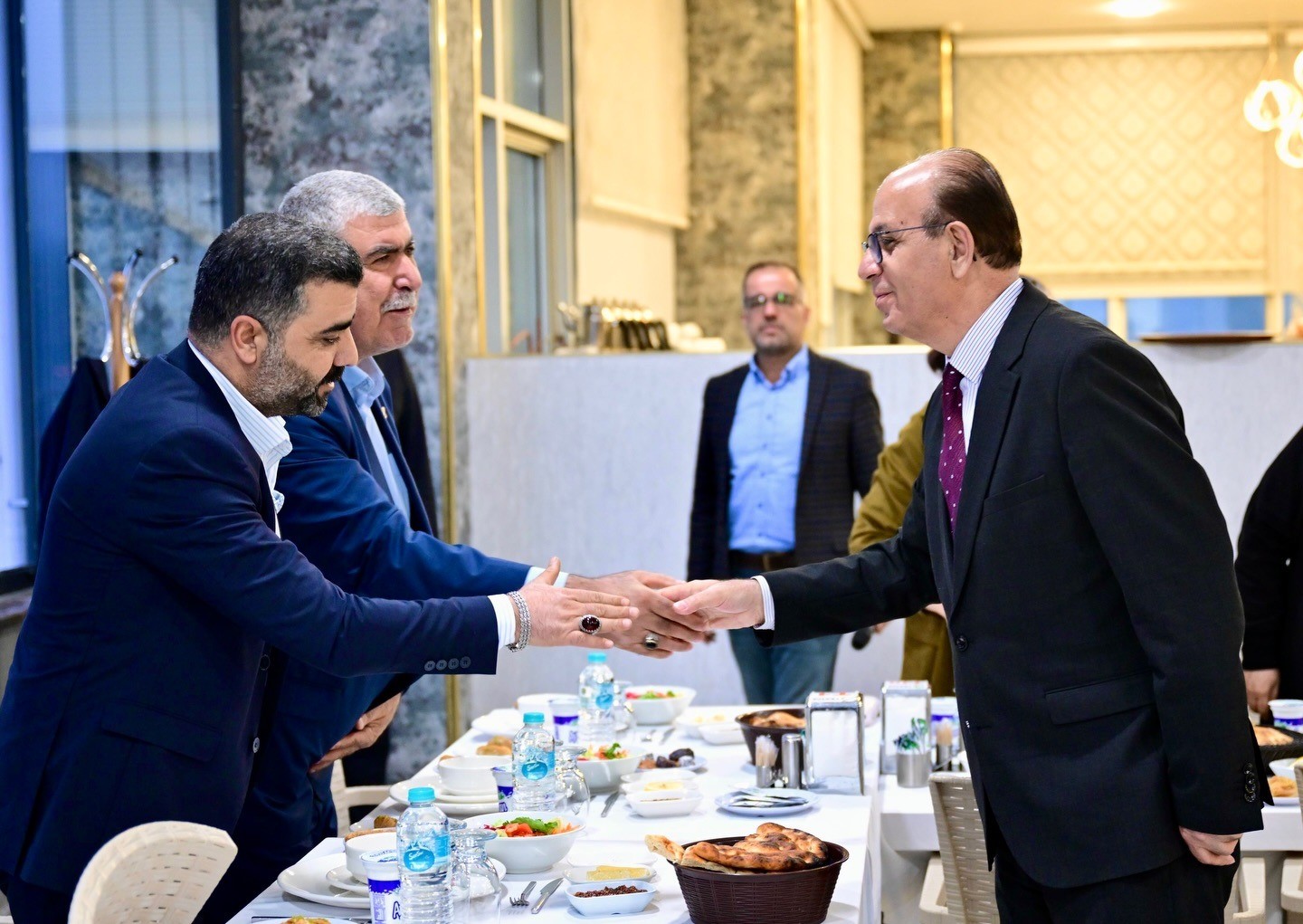 Başkan Geçit, belediye meclis üyeleriyle ‘vefa’ iftarında buluştu
Başkan Geçit, belediye meclis üyeleriyle ‘vefa’ iftarında buluştu