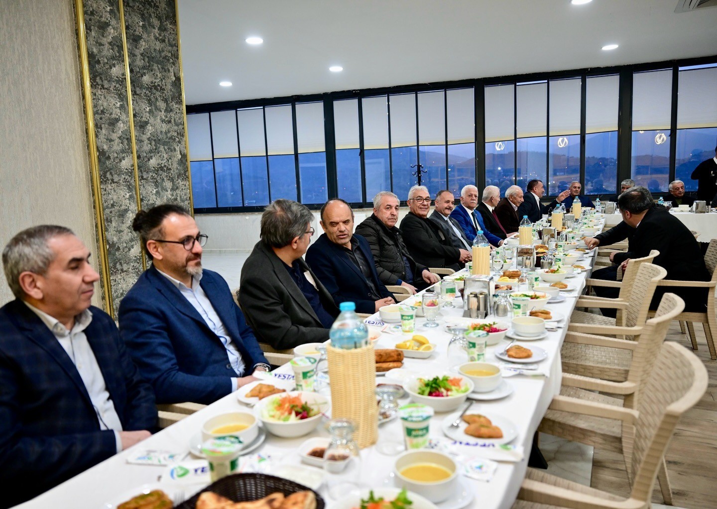 Başkan Geçit, belediye meclis üyeleriyle ‘vefa’ iftarında buluştu
Başkan Geçit, belediye meclis üyeleriyle ‘vefa’ iftarında buluştu