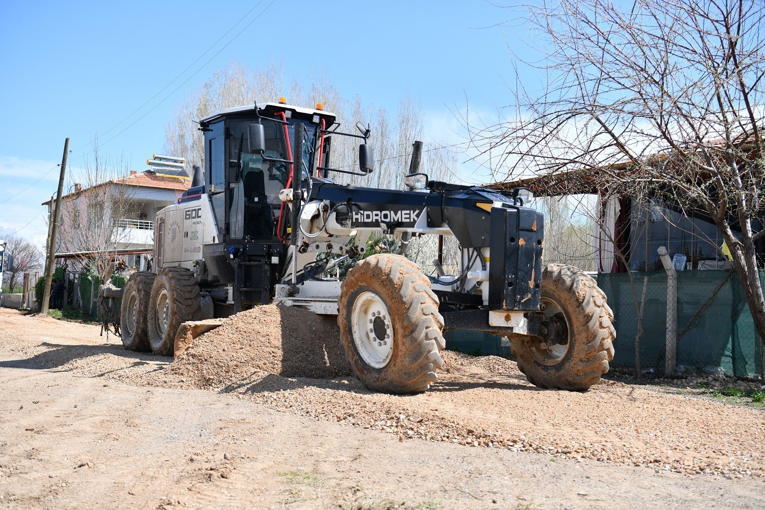 Başkan Geçit: "Dilek Mahallesi’nde yol kalitesi yükseliyor"
