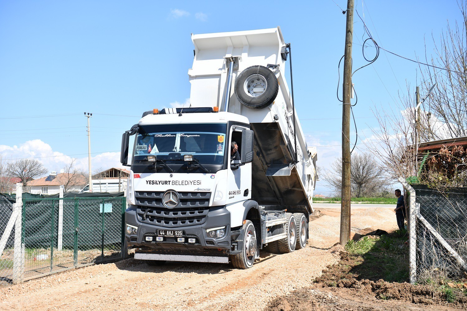 Başkan Geçit: "Dilek Mahallesi’nde yol kalitesi yükseliyor"
