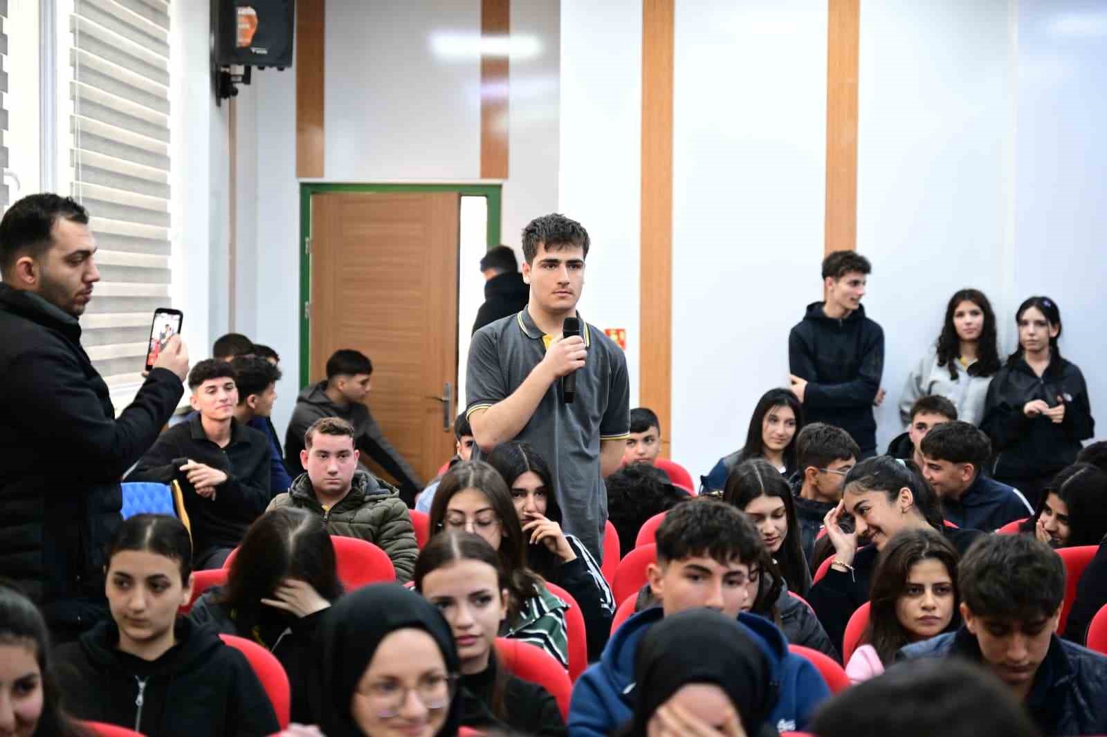 Başkan Geçit öğrencilerle buluştu: "Hedefiniz olsun, çok çalışın"
