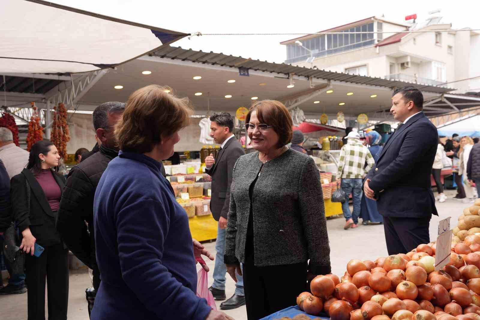Başkan Gençay pazar esnafı ile bayram öncesi bir araya geldi
