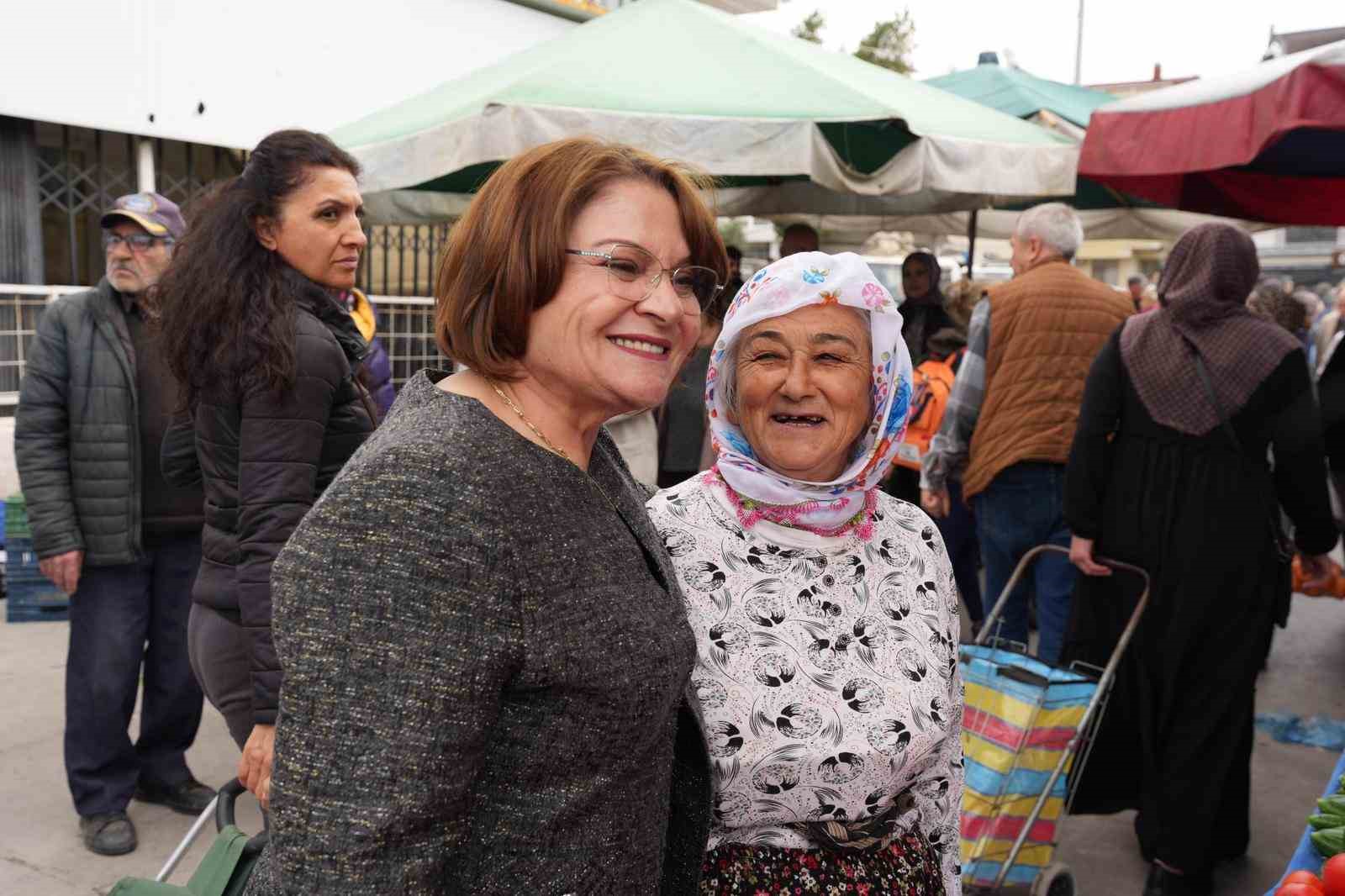 Başkan Gençay pazar esnafı ile bayram öncesi bir araya geldi
