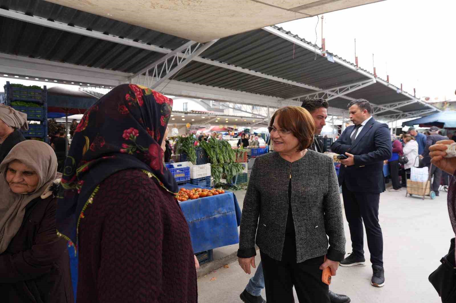 Başkan Gençay pazar esnafı ile bayram öncesi bir araya geldi

