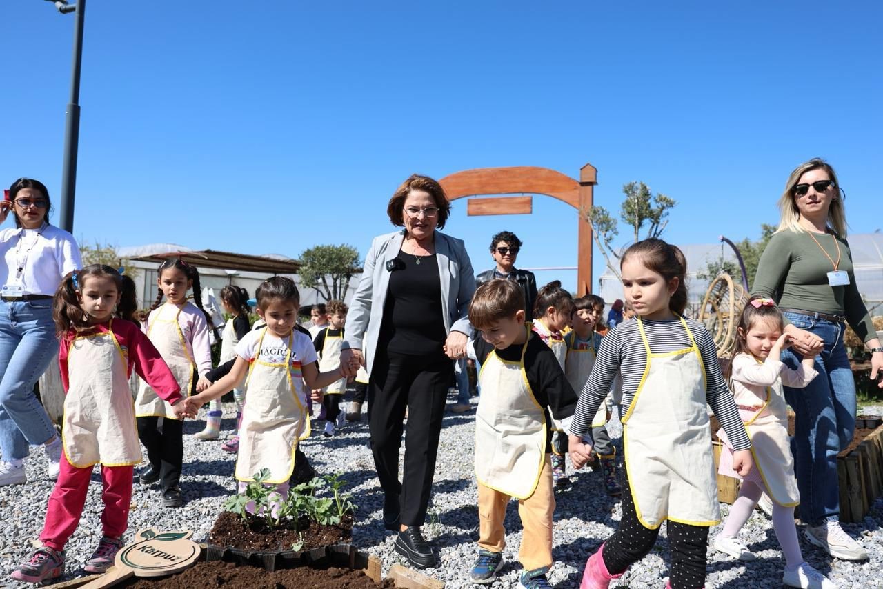 Başkan Gençay: "Üreten belediyecilik anlayışımızla bilinçli nesiller yetişmesine katkı sunuyoruz"
