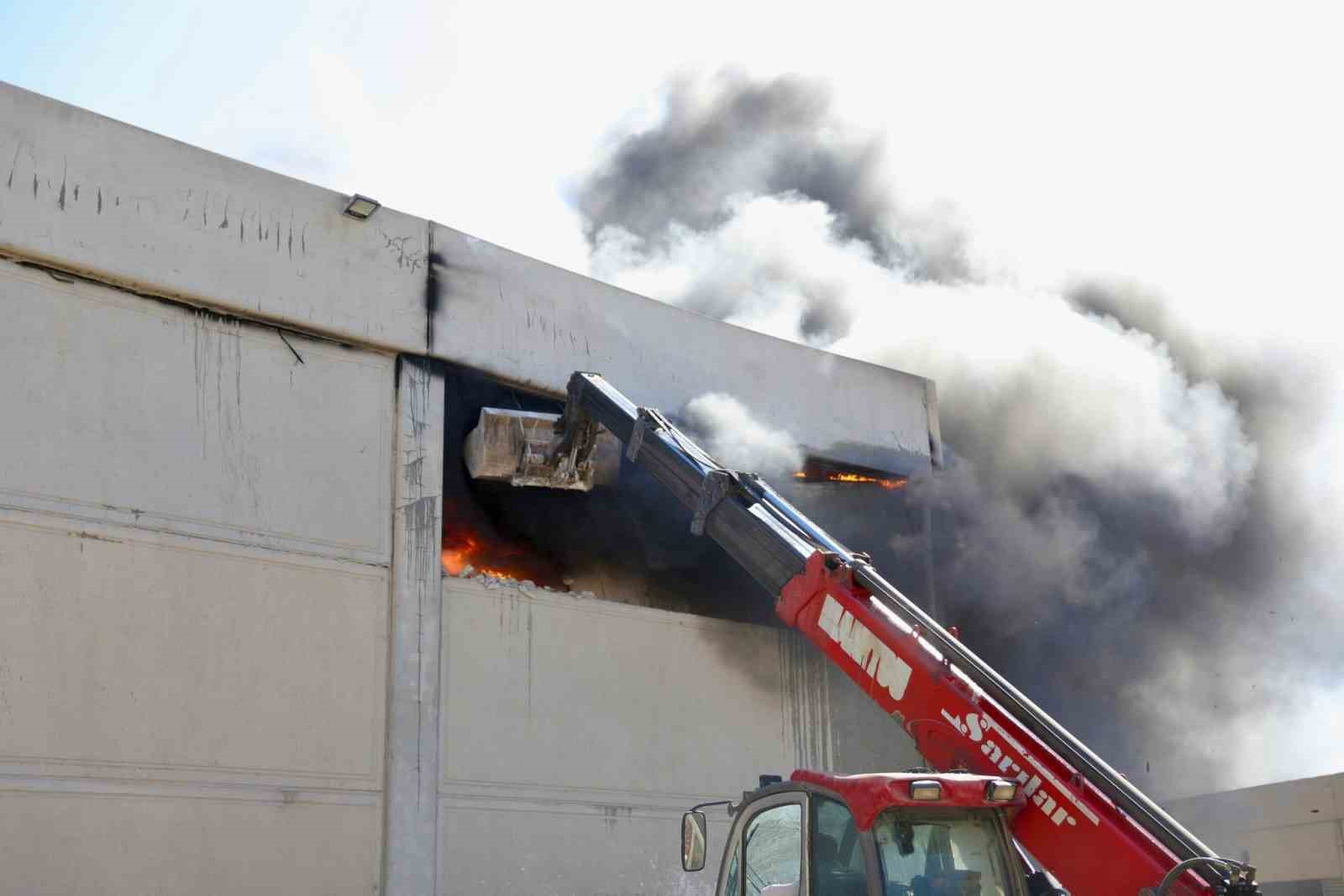 Başkan Gençay, yangın sürevini sahada takip etti
