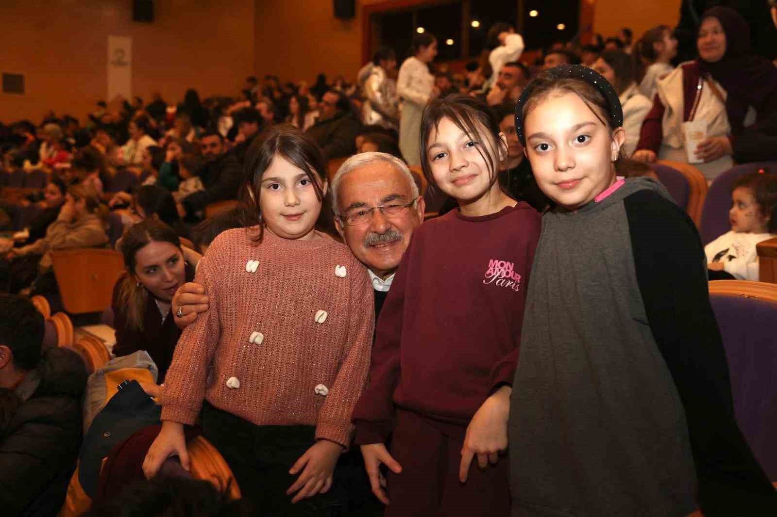 Başkan Güler: "Çocuklarımızla birlikte Ramazan’ı en güzel şekilde yaşıyoruz"
Başkan Güler: "Çocuklarımızla birlikte Ramazan’ı en güzel şekilde yaşıyoruz"