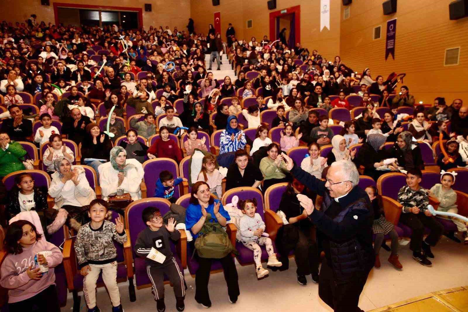 Başkan Güler: "Çocuklarımızla birlikte Ramazan’ı en güzel şekilde yaşıyoruz"
Başkan Güler: "Çocuklarımızla birlikte Ramazan’ı en güzel şekilde yaşıyoruz"