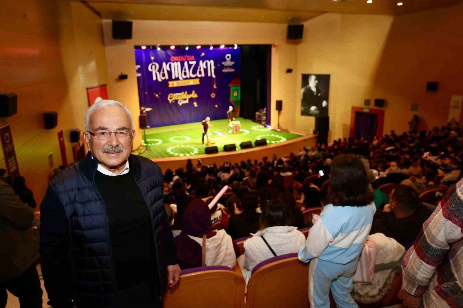 Başkan Güler: "Çocuklarımızla birlikte Ramazan’ı en güzel şekilde yaşıyoruz"
Başkan Güler: "Çocuklarımızla birlikte Ramazan’ı en güzel şekilde yaşıyoruz"