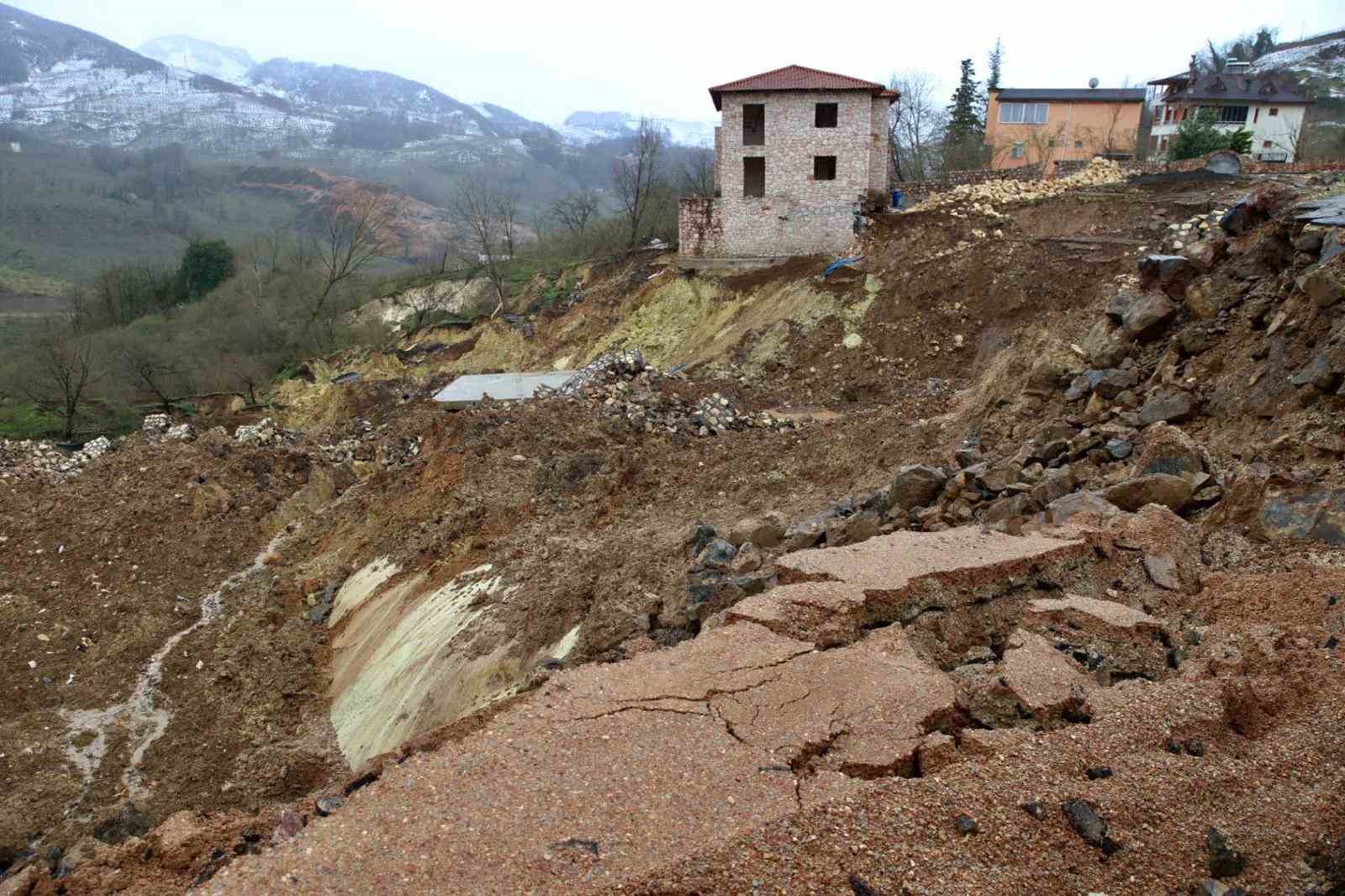 Başkan Güler: "Heyelan bölgesinin üstesinden geleceğiz"
