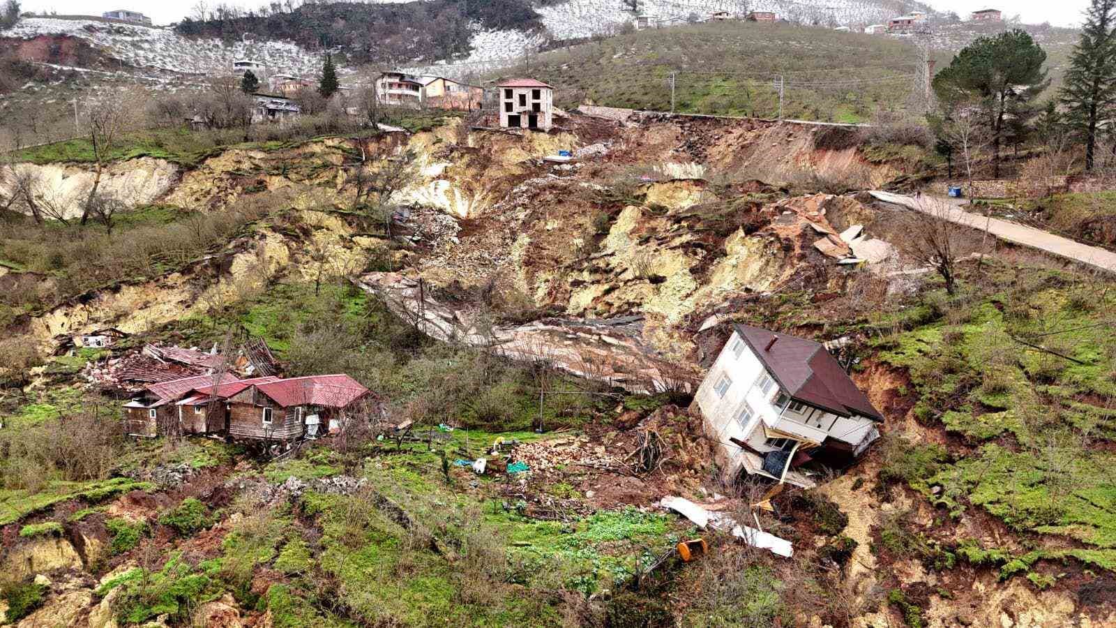 Başkan Güler: "Heyelan bölgesinin üstesinden geleceğiz"
