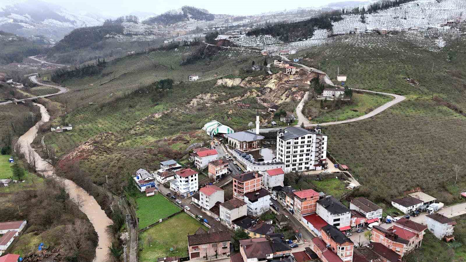 Başkan Güler: "Heyelan bölgesinin üstesinden geleceğiz"
