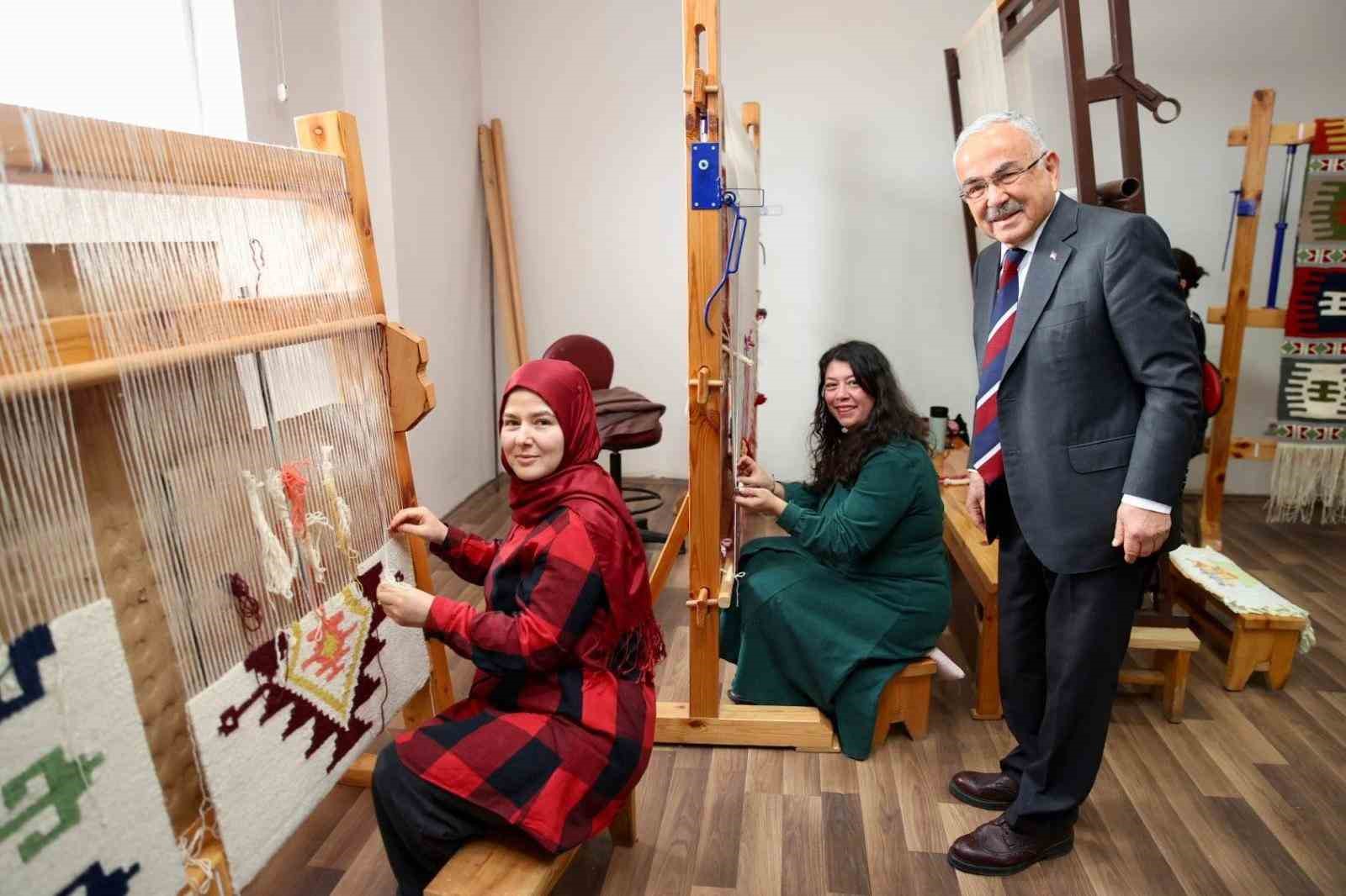 Başkan Güler: "ORMEK’lerimiz hem meslek öğretiyor, hem de sanatın gelişmesini sağlıyor"
Başkan Güler: "ORMEK’lerimiz hem meslek öğretiyor, hem de sanatın gelişmesini sağlıyor"