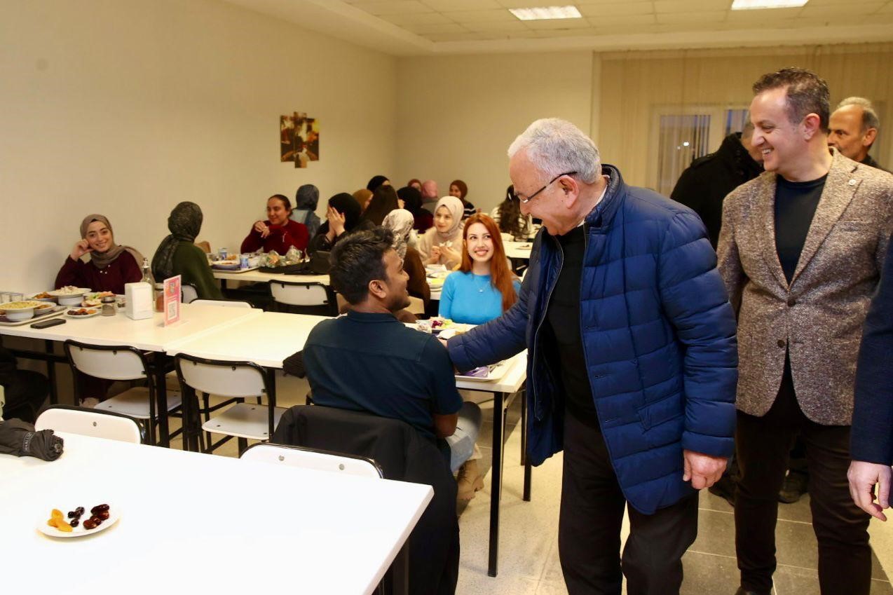 Başkan Güler, üniversite öğrencileriyle iftar sofrasında
