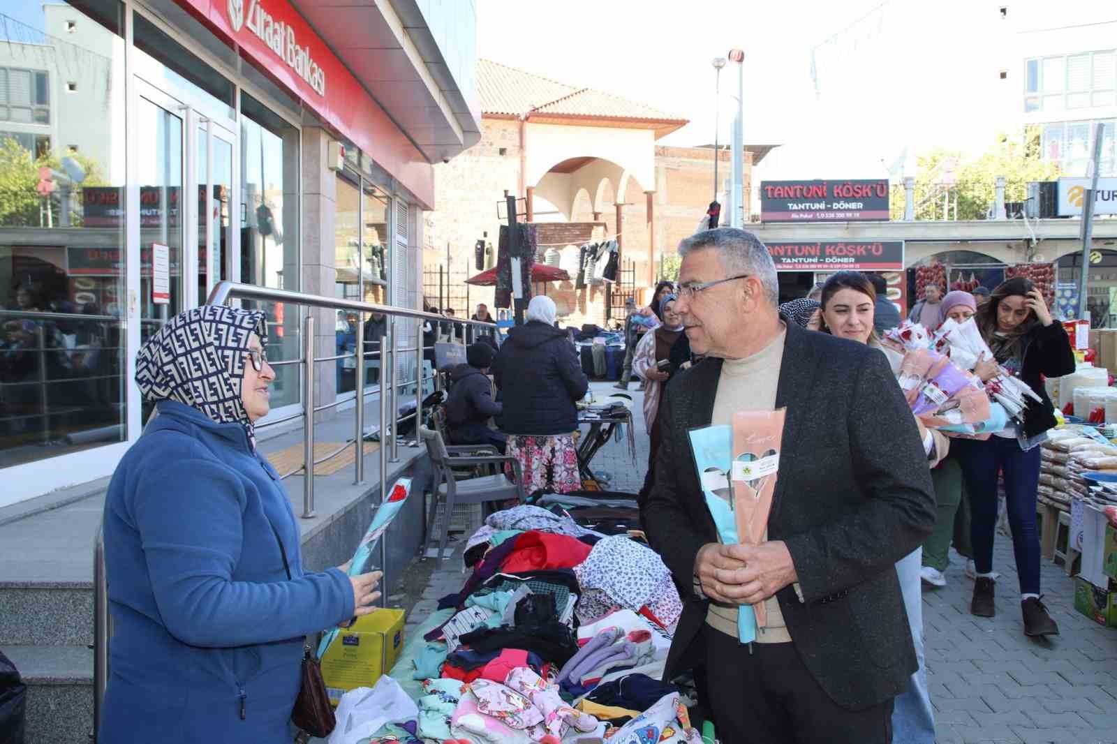 Başkan Güler’den kadınlara çiçekli jest
