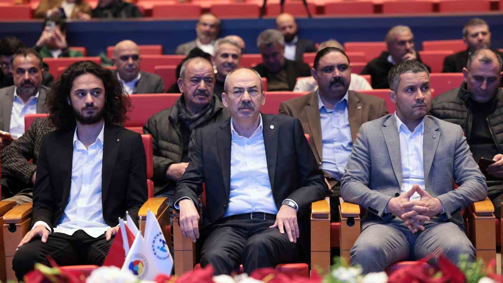 Başkan Gülsoy : "Küresel ekonomide kurallar değişiyor, riskler derinleşiyor"
Başkan Gülsoy : "Küresel ekonomide kurallar değişiyor, riskler derinleşiyor"