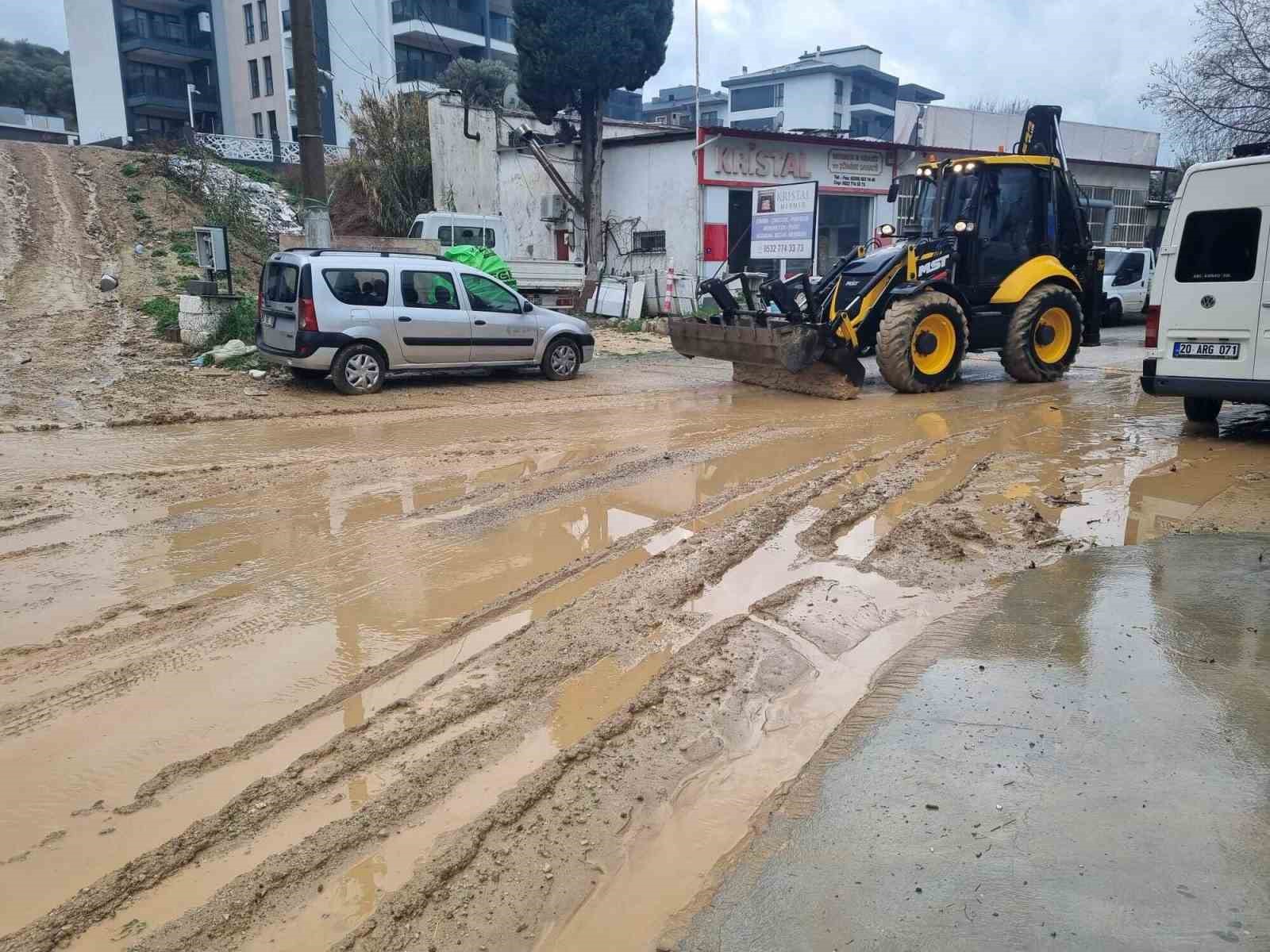 Başkan Günel: "Afetler, tedbirler alınırsa yaşanmaz"
Başkan Günel: "Afetler, tedbirler alınırsa yaşanmaz"