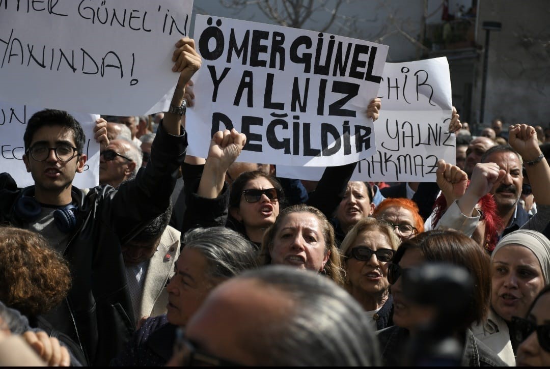 Başkan Günel’in gözaltına alınmasına Kuşadası’nda tepki
