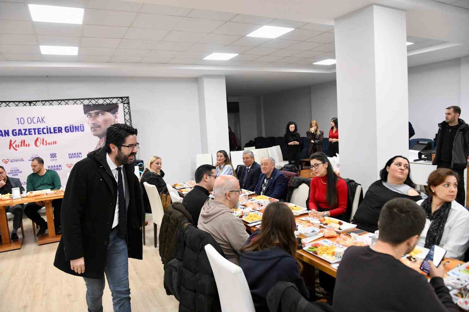 Başkan Hakan Şehirli, Çalışan Gazeteciler Günü’nde basınla buluştu
Başkan Hakan Şehirli, Çalışan Gazeteciler Günü’nde basınla buluştu