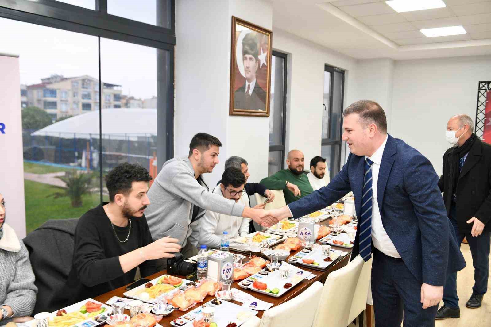 Başkan Hakan Şehirli, Çalışan Gazeteciler Günü’nde basınla buluştu
Başkan Hakan Şehirli, Çalışan Gazeteciler Günü’nde basınla buluştu