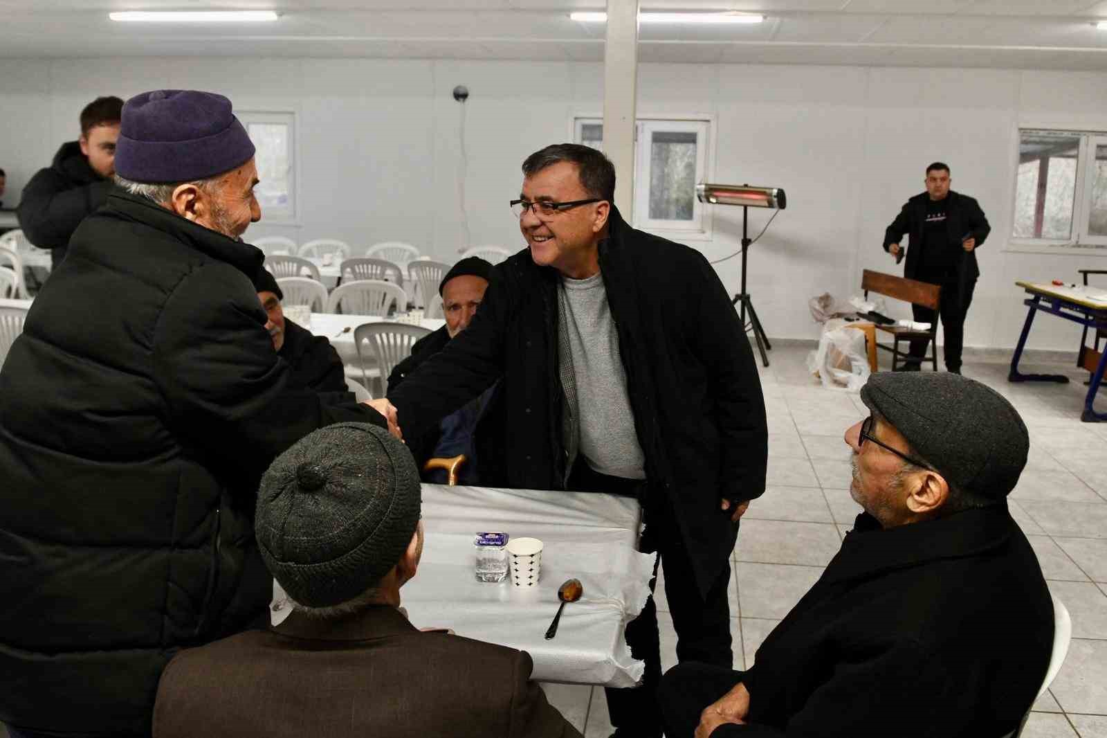 Başkan Hakan Şehirli komşularıyla aynı sofrada
