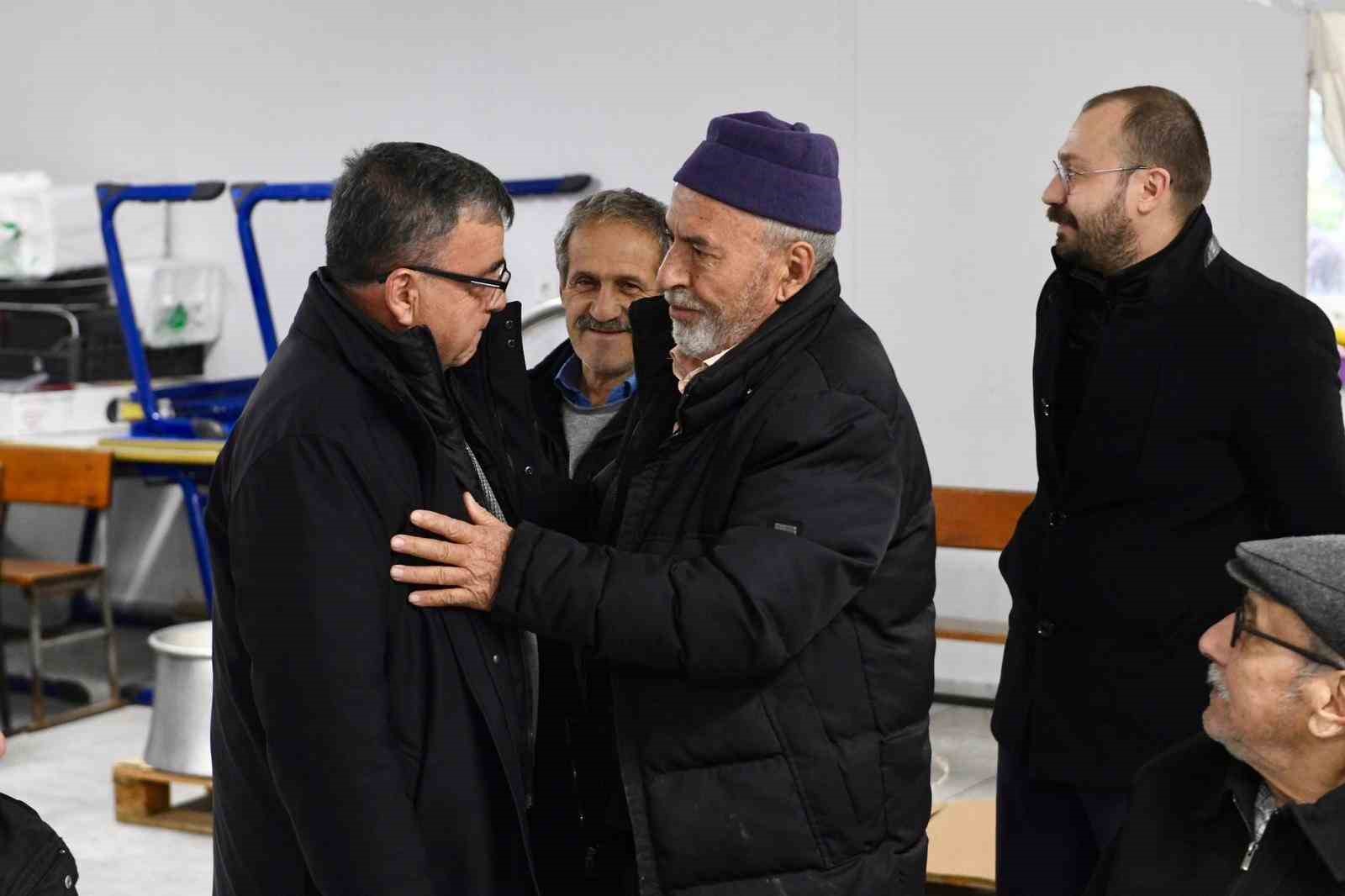 Başkan Hakan Şehirli komşularıyla aynı sofrada
