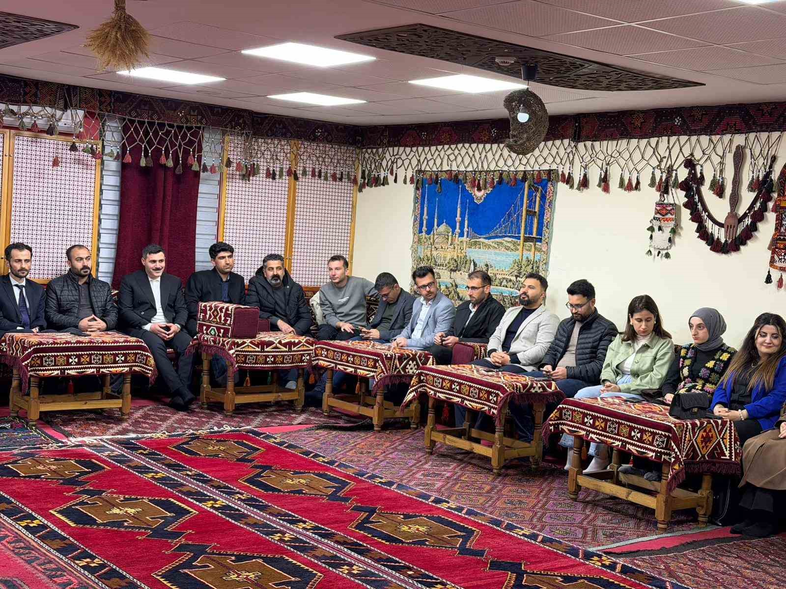 Başkan Hallaç, hukukçularla buluştu
Başkan Hallaç, hukukçularla buluştu