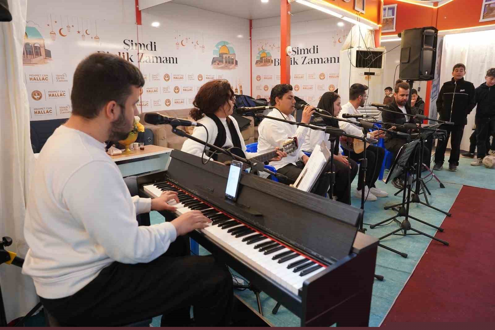 Başkan Hallaç’tan Ramazan Çarşısı’nda kadınlara anlamlı sürpriz
