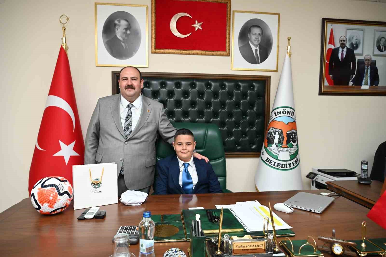 Başkan Hamamcı, 23 Nisan’da makamını ’Küçük Başkan’a devretti
