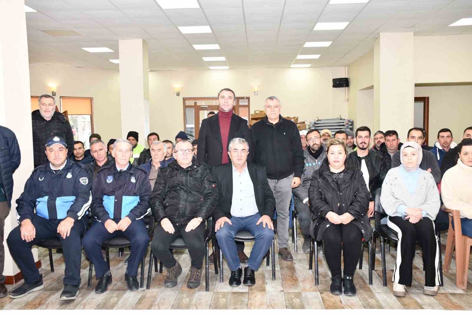 Başkan Karabacak’tan personele yeni yıl kutlaması ve yılbaşı hediyesi
