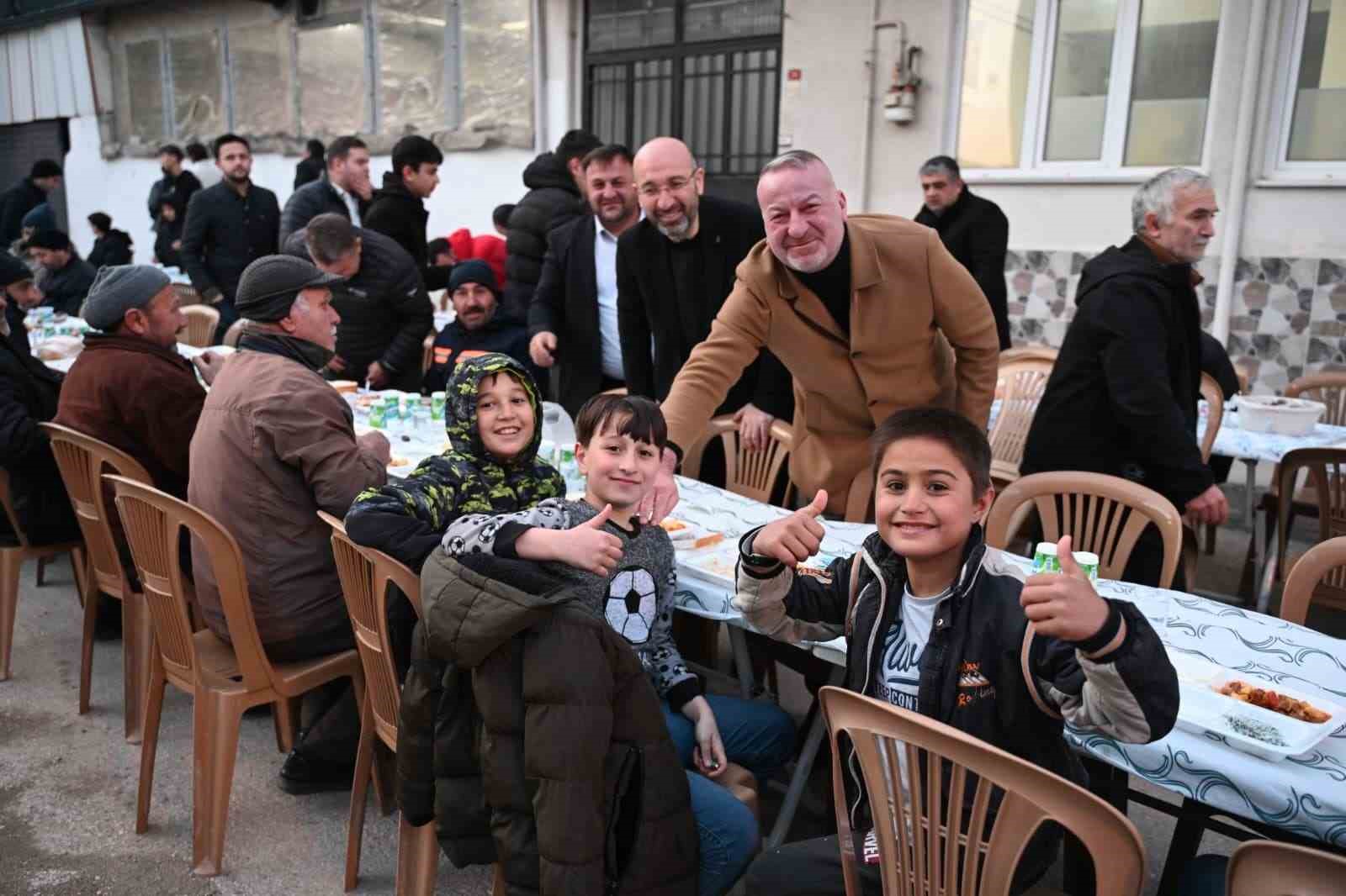 Başkan Karabatı sokak iftarında vatandaşlarla buluştu
