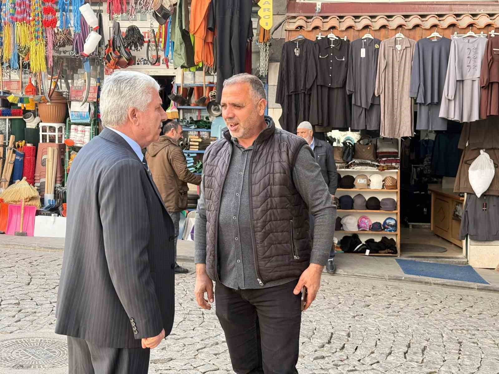 Başkan Karamehmetoğlu esnaf ve halkla bir araya geldi
