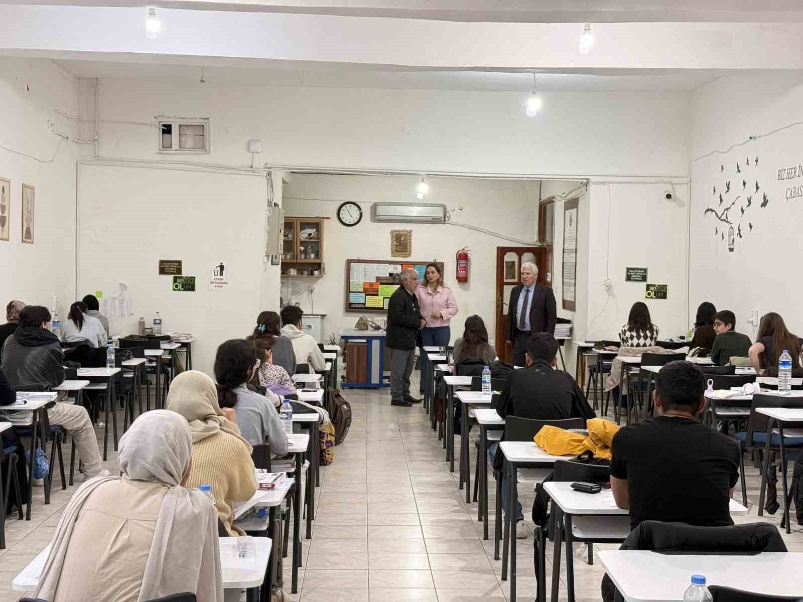 Başkan Karamehmetoğlu gençlerle bir araya geldi
