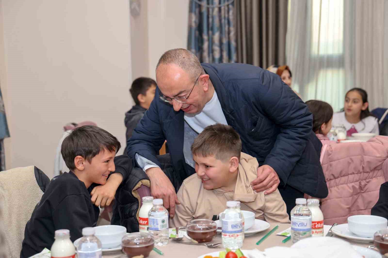 Başkan Kavuş, çocukların ilk oruç ve ilk iftar heyecanını paylaştı
