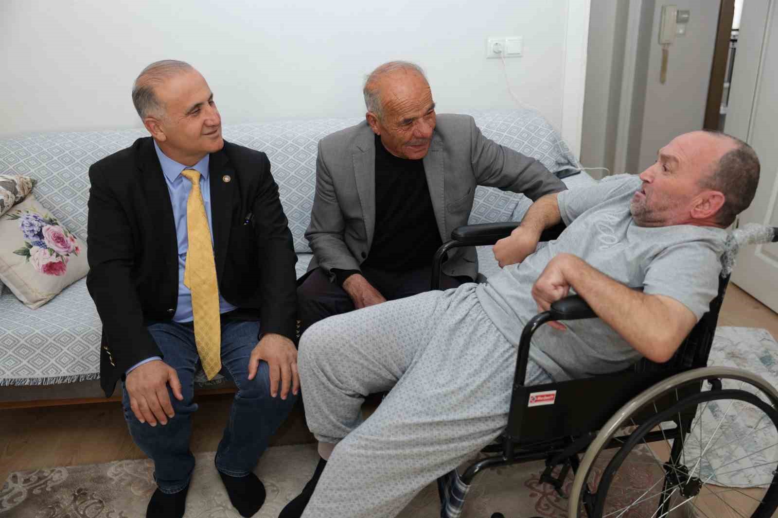 Başkan Kaya engelli İskender’in isteğini yerine getirdi
