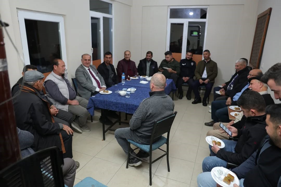 Başkan Kaya, kahvehanede vatandaşlarla buluştu
