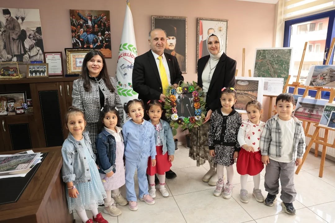 Başkan Kaya minik öğrencileri belediyede ağırladı
